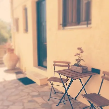 Romanos Apartment *